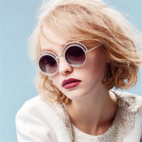 occhiali sole chanel rossi acetato lily rose depp|Lily Rose Depp volto della nuova campagna Eyewear di Chanel.